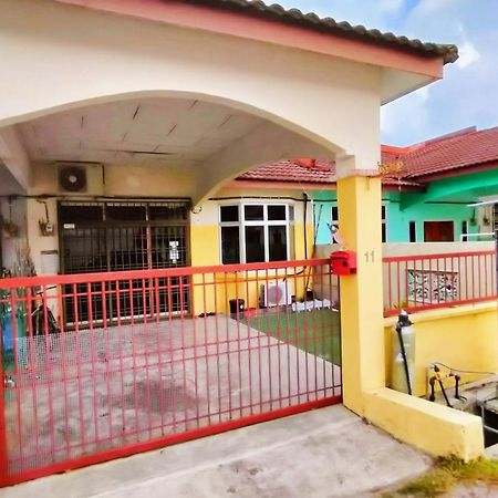 Homestay Melewar Parit Raja Eksteriør billede